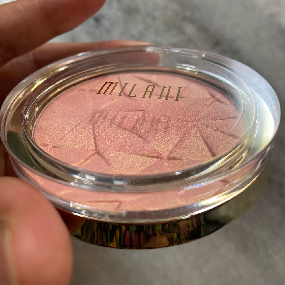Brand new Milani Highlighter never used, Still
new packaging. - Picture 2 of 6